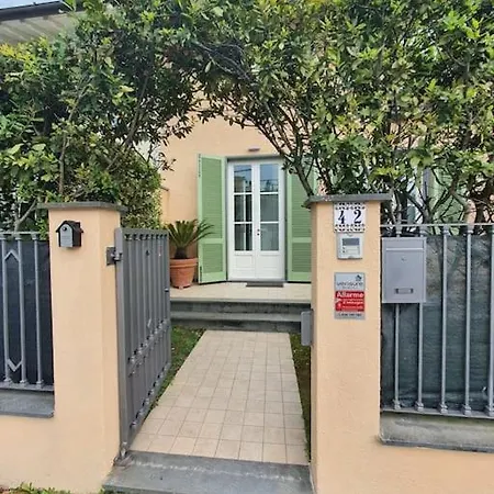 La Casa Di Elena Versilia - Two Apartments Marina di Pietrasanta Buitenkant foto