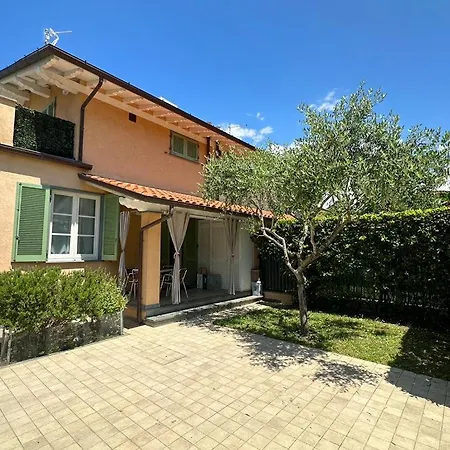 La Casa Di Elena Versilia - Two Apartments Marina di Pietrasanta Buitenkant foto