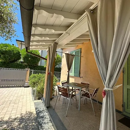 La Casa Di Elena Versilia - Two Apartments Marina di Pietrasanta Buitenkant foto