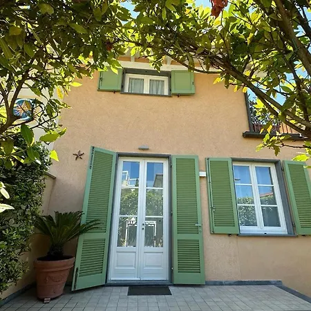 La Casa Di Elena Versilia - Two Apartments Marina di Pietrasanta Buitenkant foto
