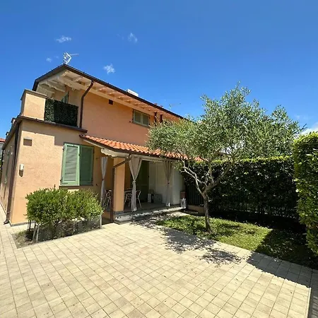 La Casa Di Elena Versilia - Two Apartments Marina di Pietrasanta Buitenkant foto